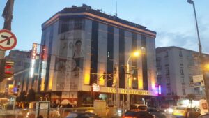 ilgi hastanesi kompozit üzerine gold crom ,alttan ışıklı aydınlatmalı reklam