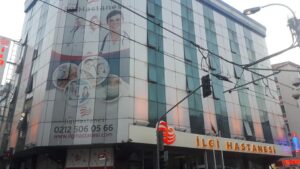 ilgi hastanesi kompozit üzerine gold crom ,alttan ışıklı aydınlatmalı reklam