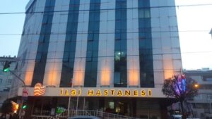 ilgi hastanesi kompozit üzerine gold crom ,alttan ışıklı aydınlatmalı reklam