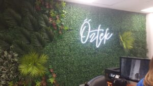 öztek etiket led neon tabela . Pleksi üzerine neon led reklamlar